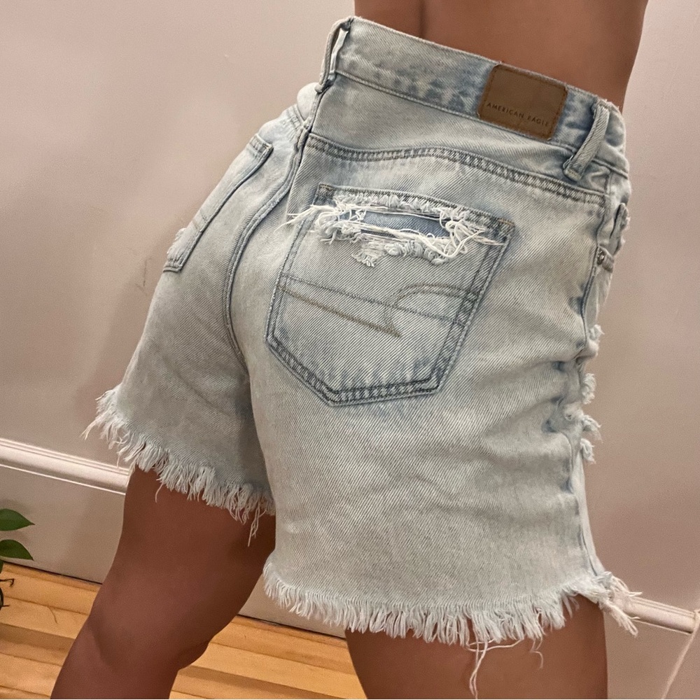 LIGHT WASH HIGH WAISTED DENIM SHORTS